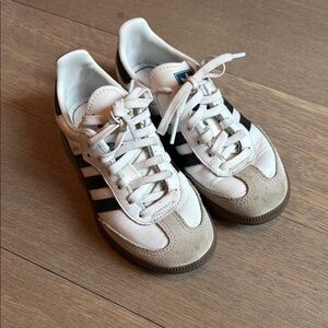 Adidas Kids Samba size 12k White and Black Sneakers indoor soccer gently used
